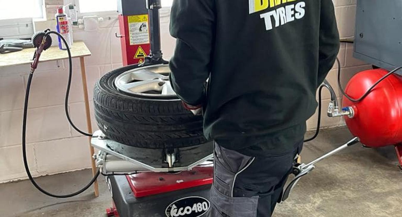 Tyre fitting